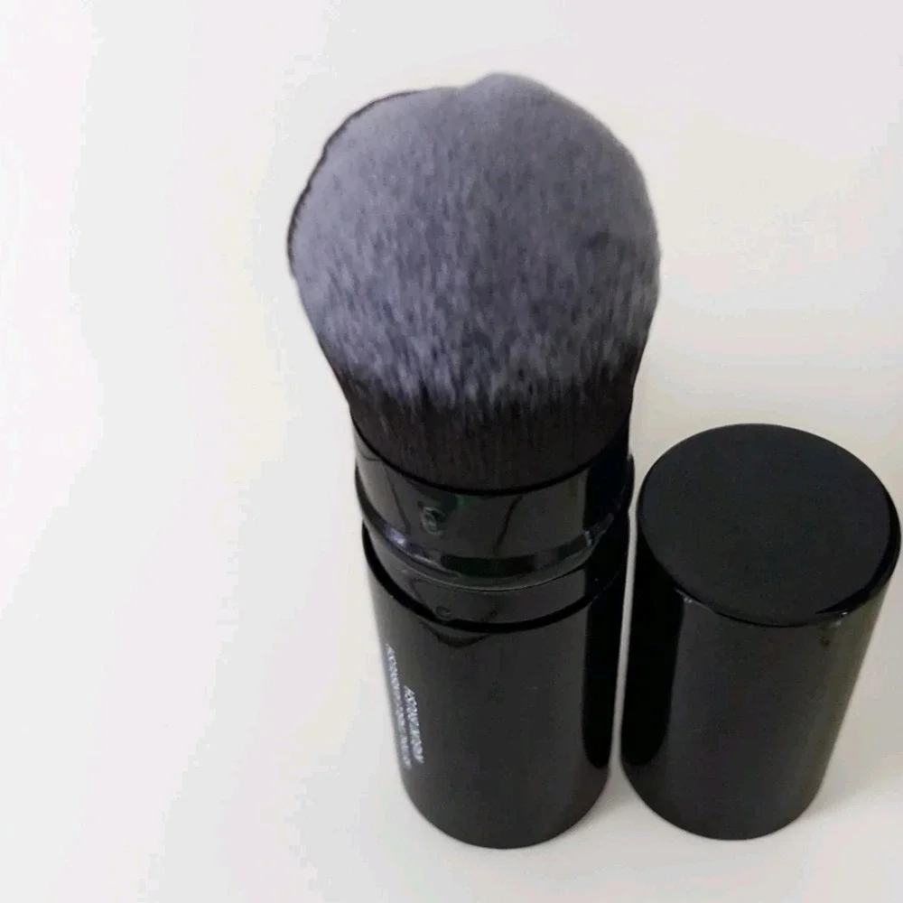 Laura Gellar Kabuki Retractable Aorbrush